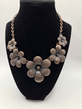 1707. Floral Statement Necklace in Antique Copper
